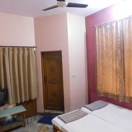 Hotel Om Palace - Couple Friendly & Local Id Accepted Divisione di Divisione di Jaipur Esterno foto