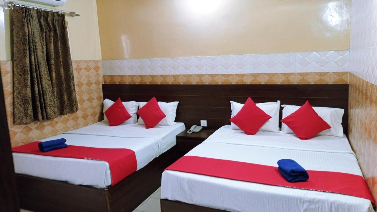 Hotel Om Palace - Couple Friendly & Local Id Accepted Divisione di Divisione di Jaipur Esterno foto