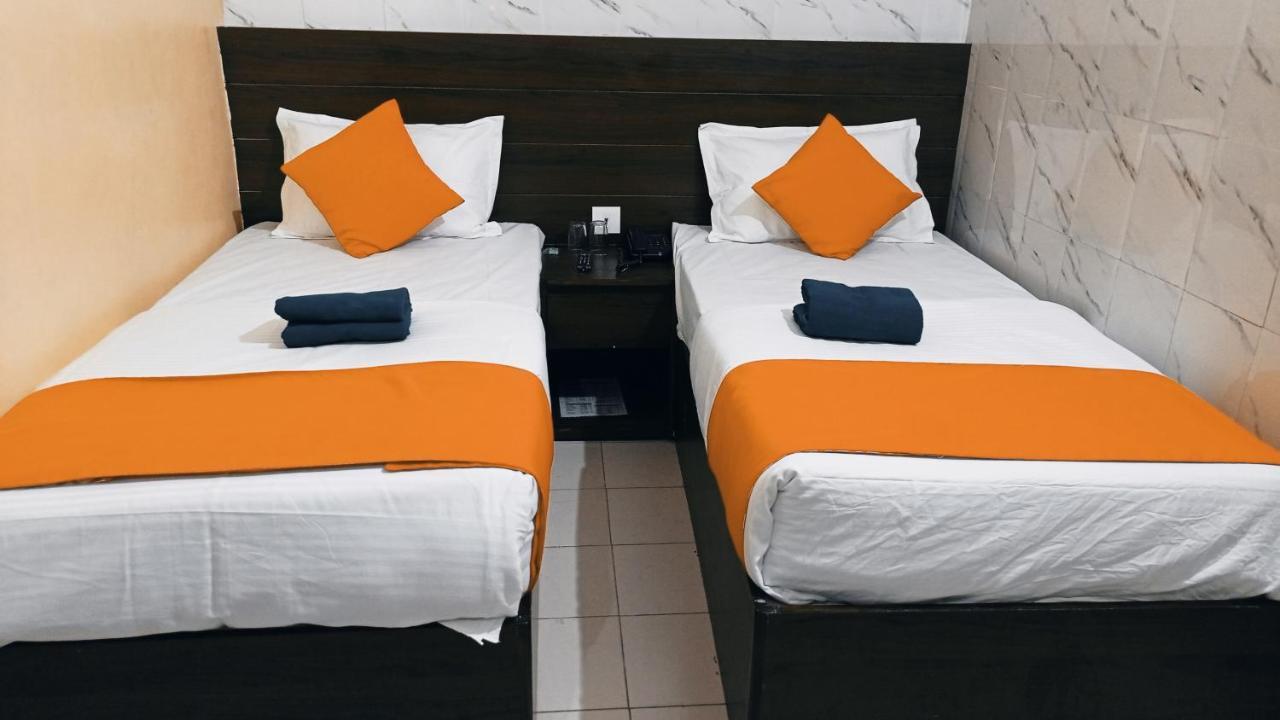 Hotel Om Palace - Couple Friendly & Local Id Accepted Divisione di Divisione di Jaipur Esterno foto