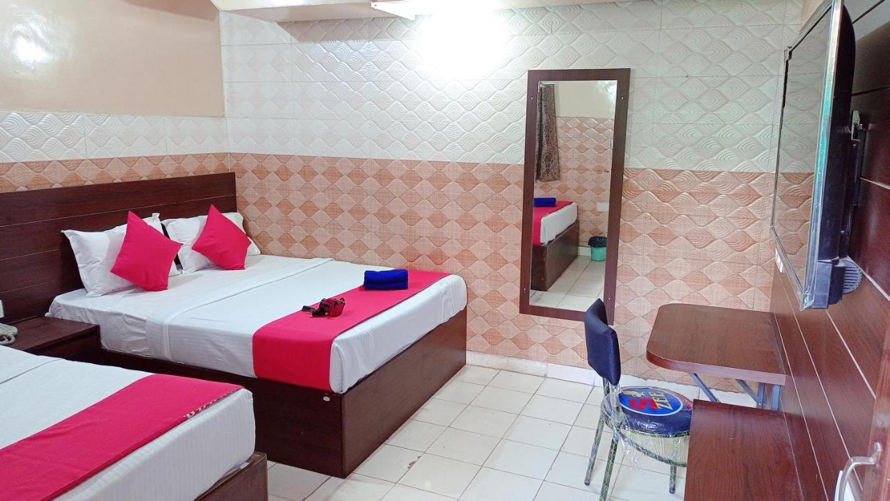 Hotel Om Palace - Couple Friendly & Local Id Accepted Divisione di Divisione di Jaipur Esterno foto