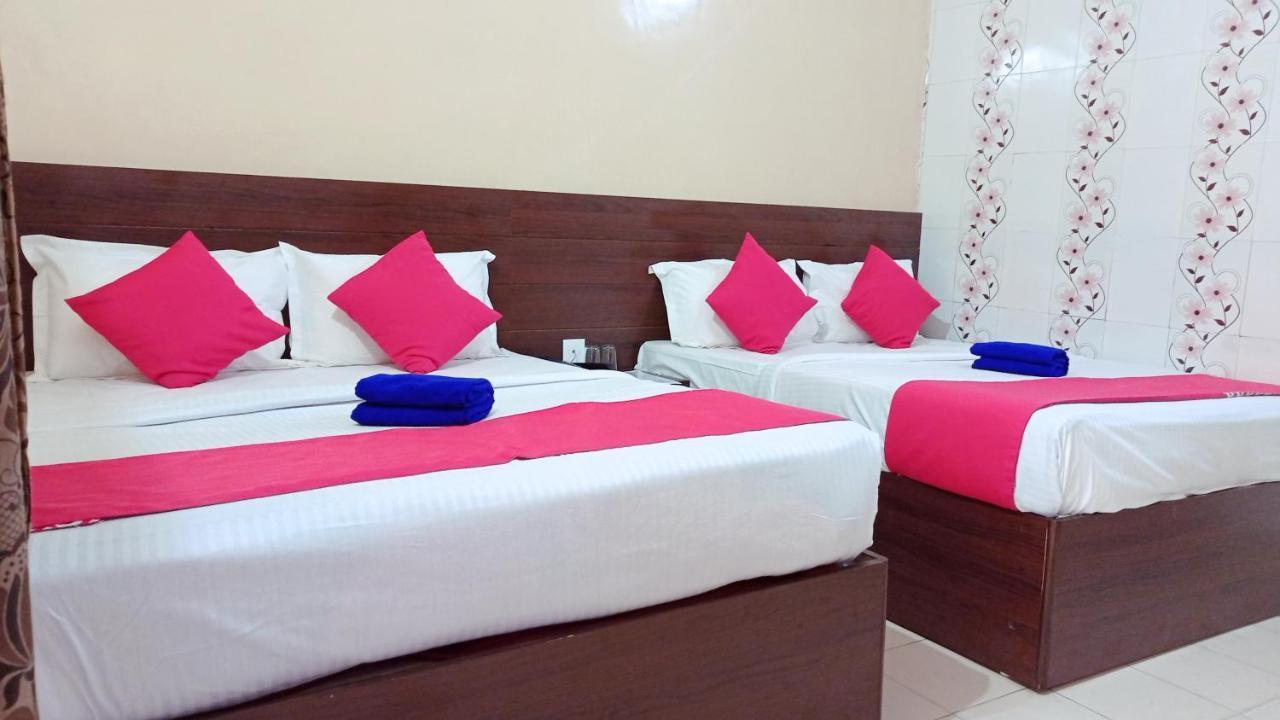 Hotel Om Palace - Couple Friendly & Local Id Accepted Divisione di Divisione di Jaipur Esterno foto