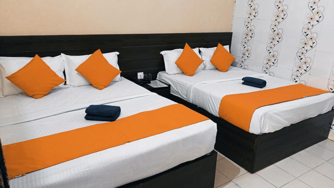 Hotel Om Palace - Couple Friendly & Local Id Accepted Divisione di Divisione di Jaipur Esterno foto