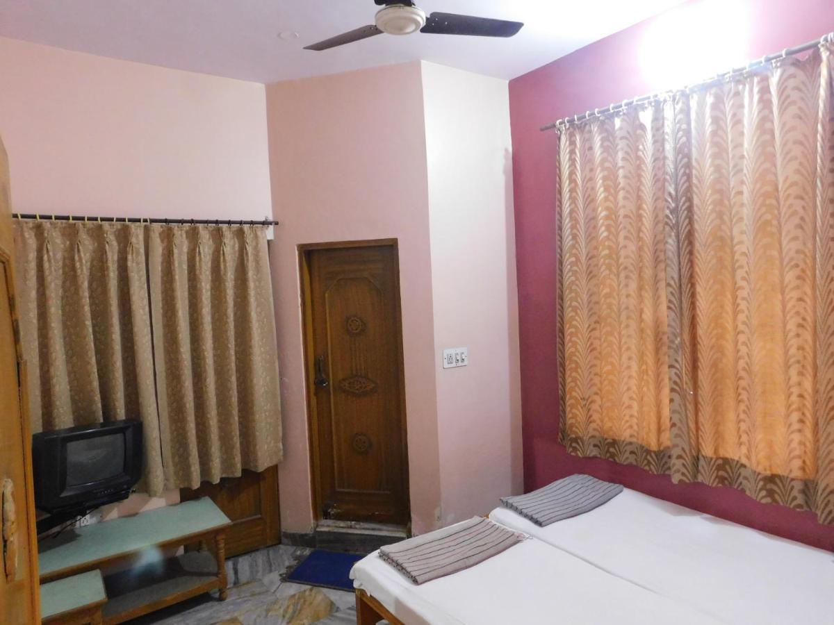 Hotel Om Palace - Couple Friendly & Local Id Accepted Divisione di Divisione di Jaipur Esterno foto