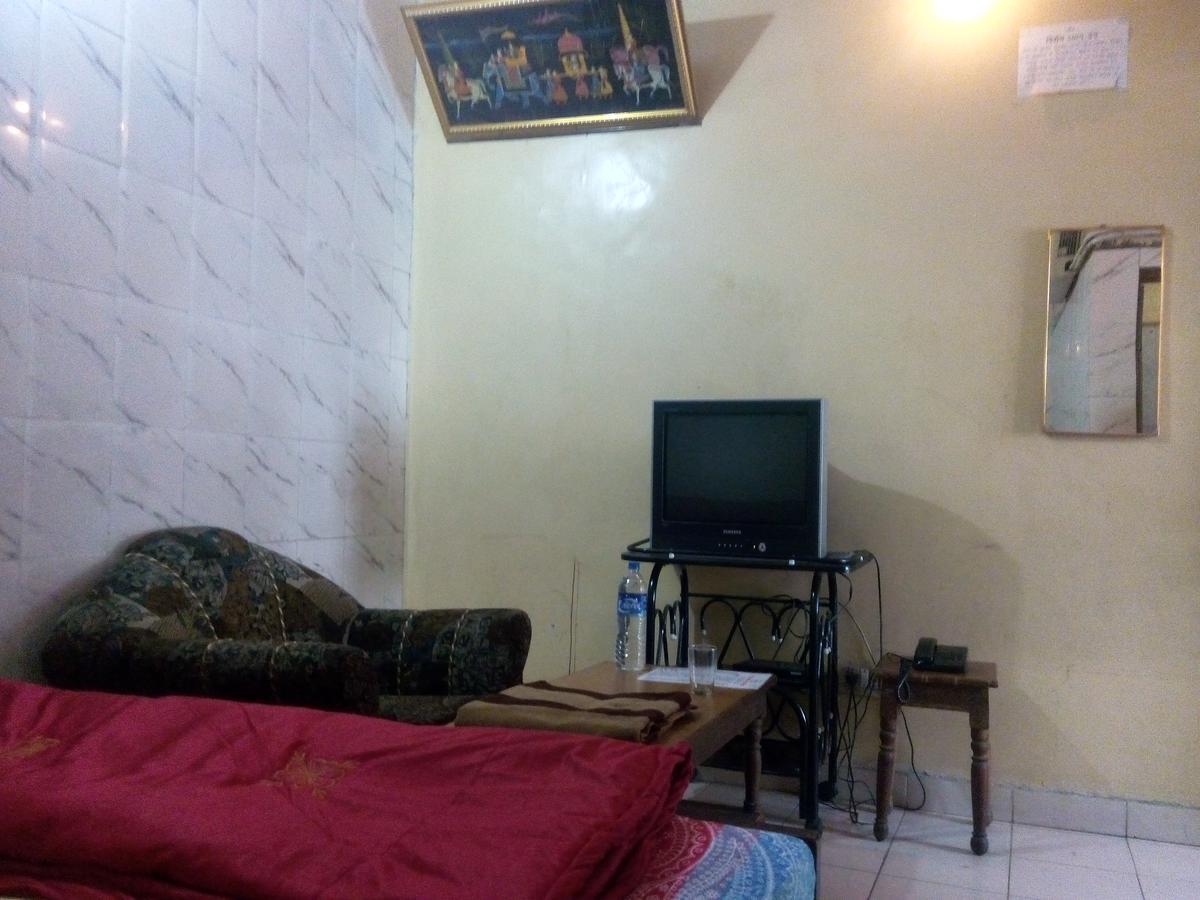 Hotel Om Palace - Couple Friendly & Local Id Accepted Divisione di Divisione di Jaipur Esterno foto